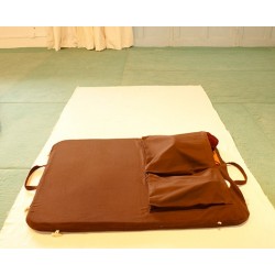 TAPISHO , tapis transportable de "méditation" avec poches de rangement.